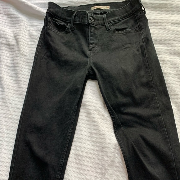 size 28 stretchy black levi jeans - Picture 2 of 3
